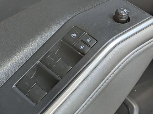 Used 2022 Toyota Highlander XLE image 23