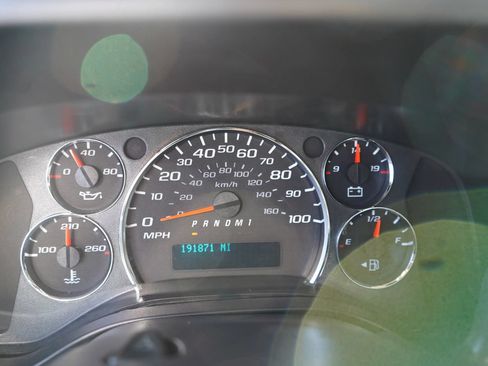 Used 2012 Chevrolet Express 3500 w/ Chrome Appearance Package RWD image 9