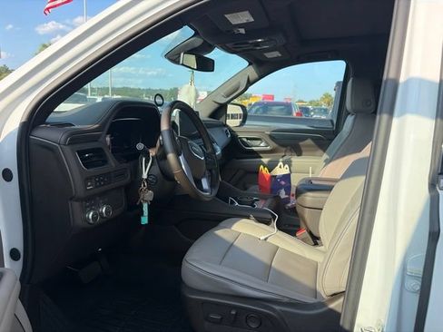 Used 2024 GMC Yukon XL SLT w/ SLT Premium Package AWD/4WD image 5