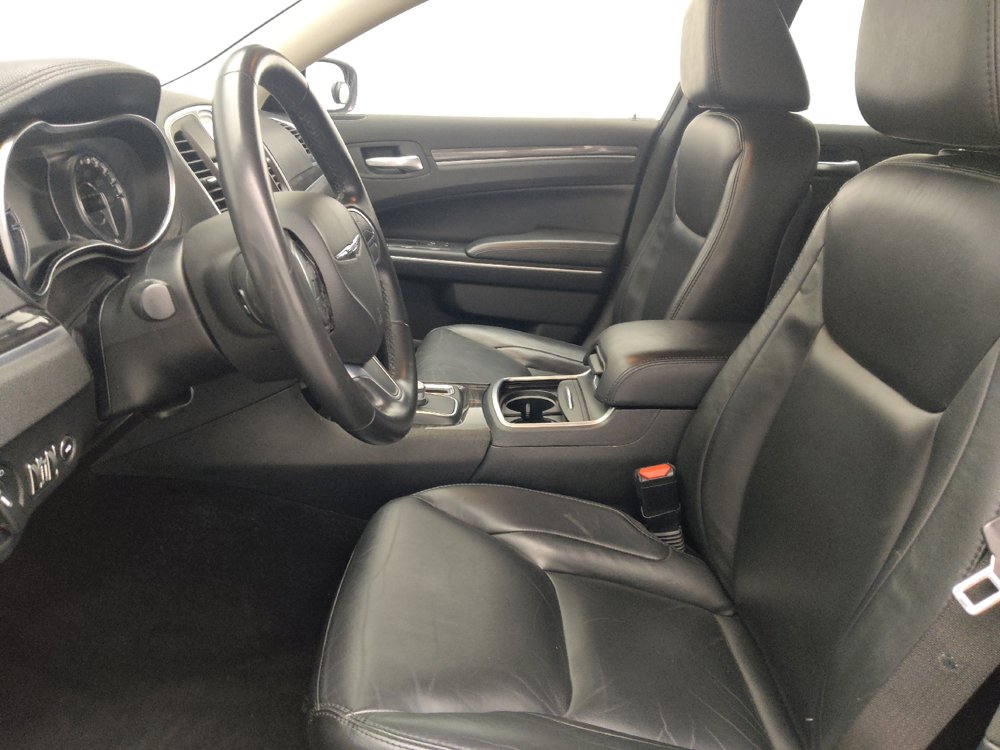Used 2019 Chrysler 300 Touring w/ Quick Order Package 2EF RWD image 17