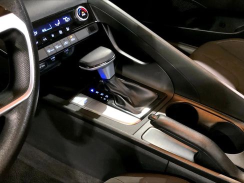 Used 2021 Hyundai Elantra SEL image 17