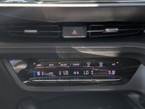 Used 2023 Buick Envision Avenir AWD/4WD image 20