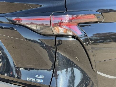 Certified 2024 Toyota Sienna LE image 7