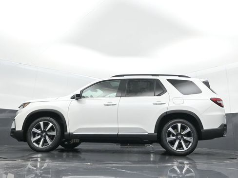 New 2025 Honda Pilot Touring image 14