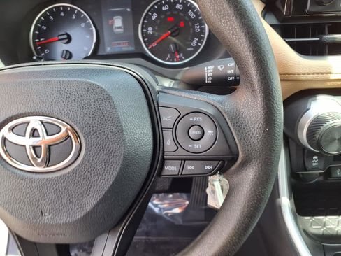 Certified 2022 Toyota RAV4 LE AWD/4WD image 21