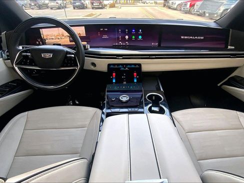 Used 2025 Cadillac Escalade Sport image 17
