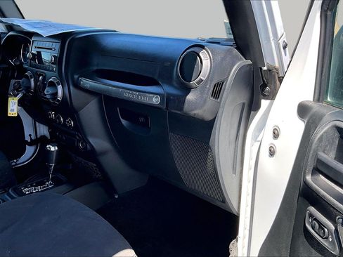 Used 2018 Jeep Wrangler Unlimited Sport S AWD/4WD image 15