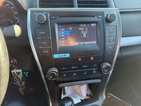Used 2016 Toyota Camry XLE image 10