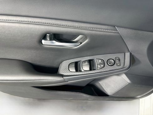 Used 2025 Nissan Sentra SV FWD image 15