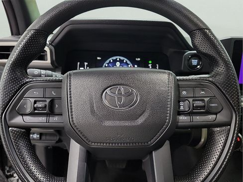 Certified 2025 Toyota Tacoma SR5 AWD/4WD image 19