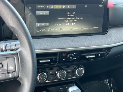 Certified 2025 Nissan Kicks SV image 22