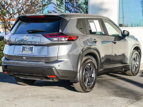 Used 2025 Nissan Rogue SV image 6