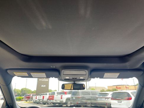 Used 2022 Ford Explorer ST-Line RWD image 28