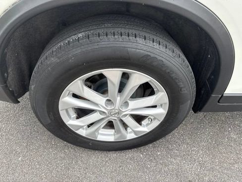 Used 2016 Nissan Rogue SV w/ SV Premium Package AWD/4WD image 9