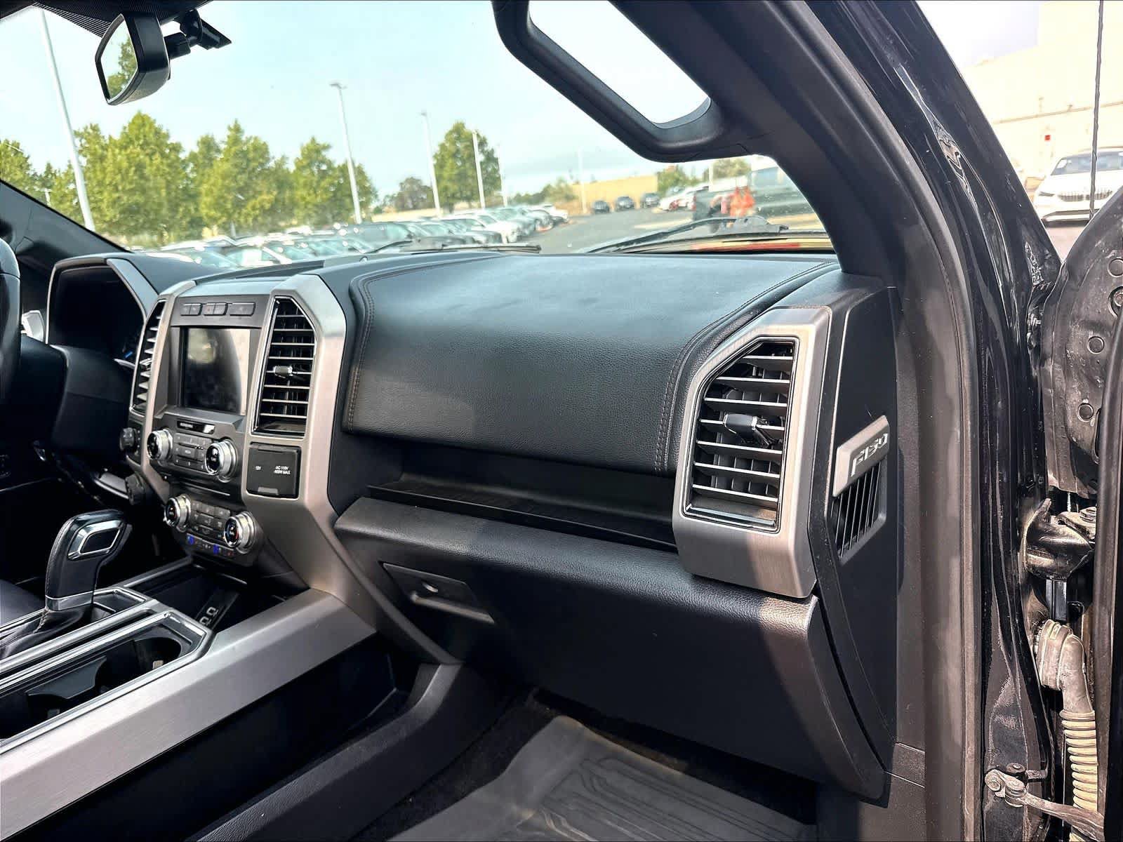 Used 2018 Ford F150 Platinum w/ Equipment Group 701A Luxury AWD/4WD image 24
