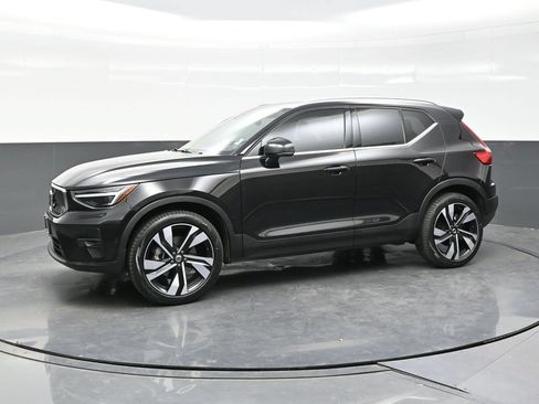 Used 2024 Volvo XC40 B5 Ultimate w/ Protection Package Premier AWD/4WD image 3