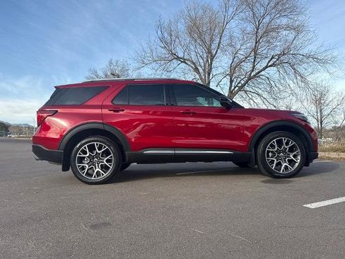 Certified 2025 Ford Explorer Platinum w/ Ultimate Package image 8