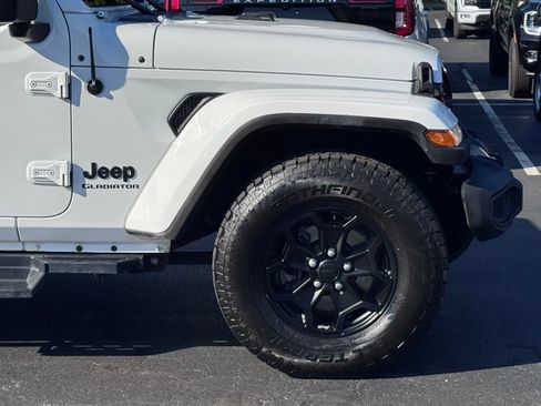 Used 2021 Jeep Gladiator Overland AWD/4WD image 41