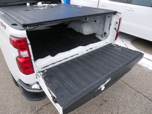 Used 2022 Chevrolet Silverado 1500 LT AWD/4WD image 10