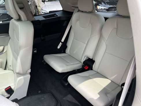 Used 2024 Volvo XC90 T8 Plus w/ Protection Package Premier AWD/4WD image 10