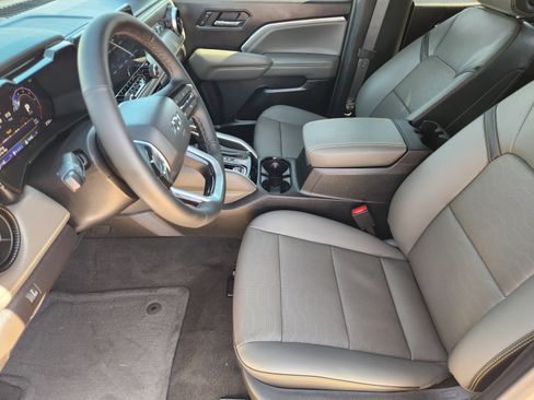 Used 2026 Chevrolet Colorado ZR2 AWD/4WD image 12