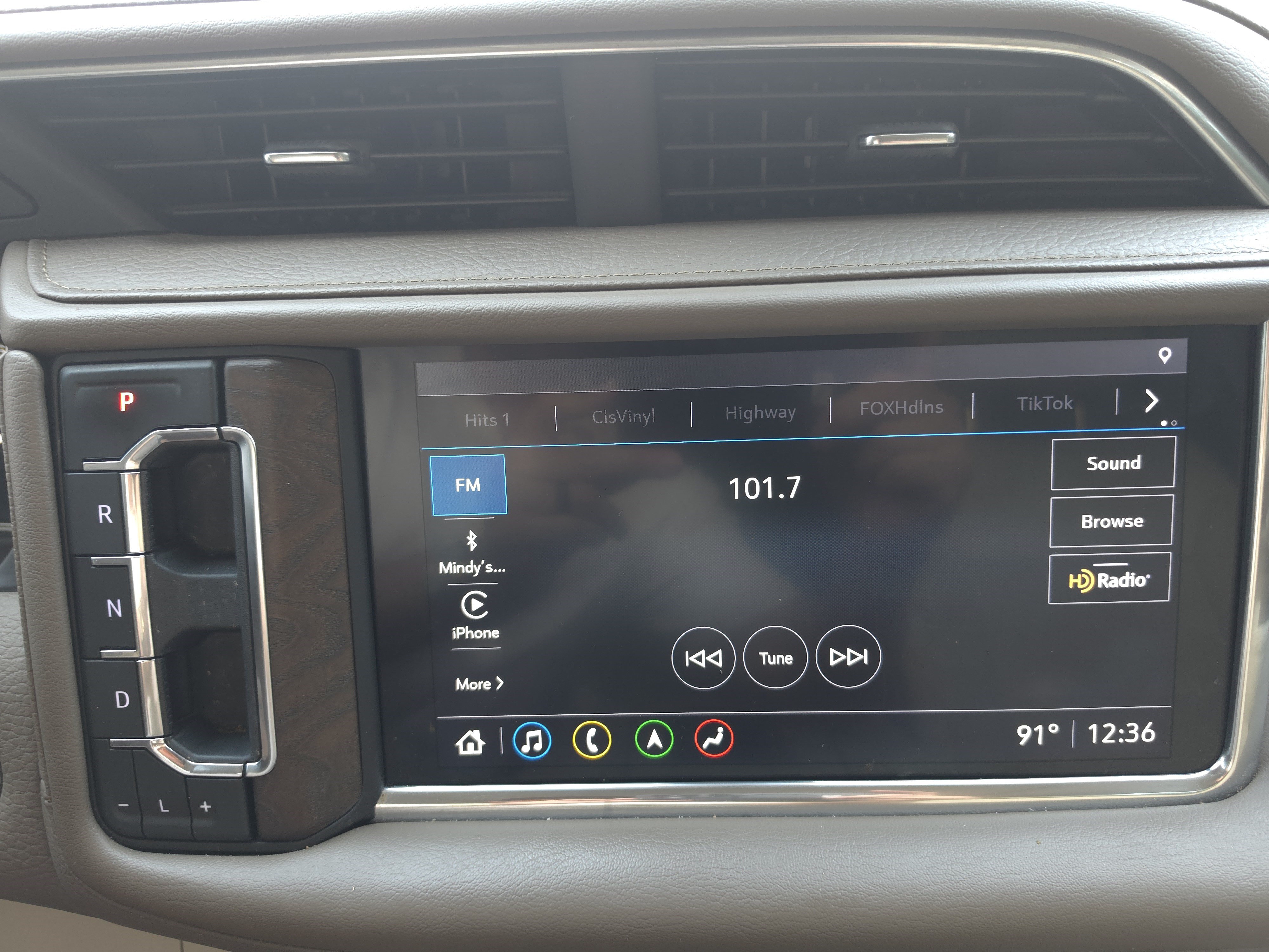 Used 2021 GMC Yukon Denali w/ Denali Premium Package RWD image 23