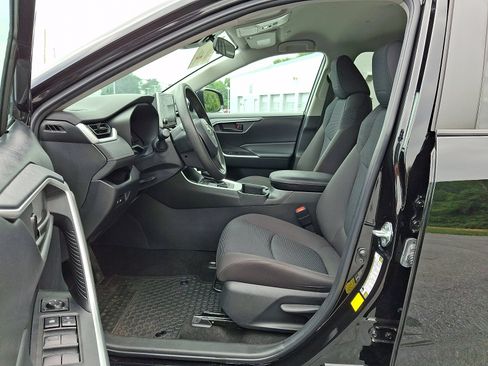 Used 2023 Toyota RAV4 LE AWD/4WD image 15
