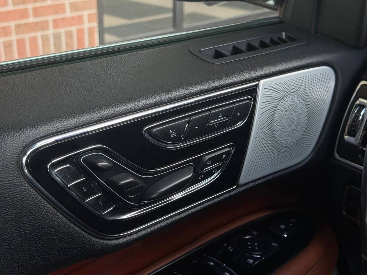 Used 2018 Lincoln Navigator Reserve AWD/4WD image 15