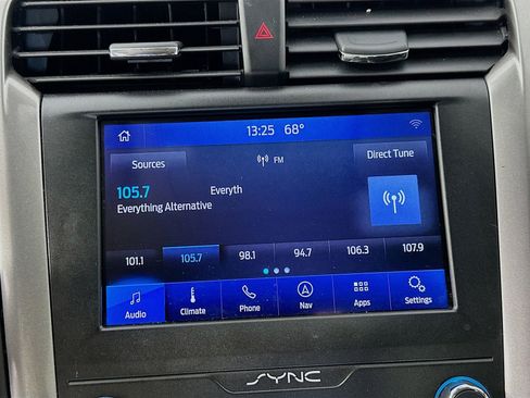 Used 2020 Ford Fusion SE FWD image 15