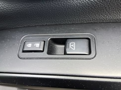 Used 2024 Nissan Titan PRO-4X w/ Pro-4x Utility Package AWD/4WD image 28