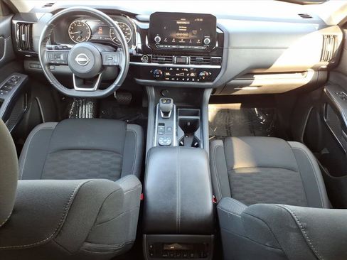Used 2024 Nissan Pathfinder SV image 8
