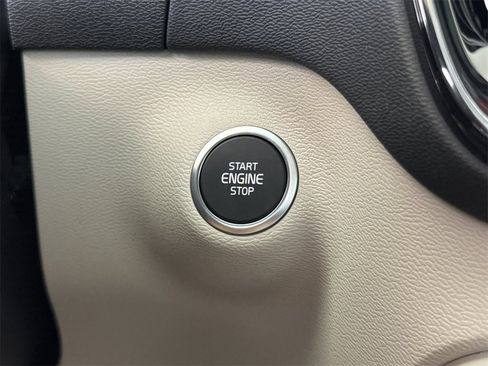 New 2026 Volvo XC40 B5 Ultra image 22