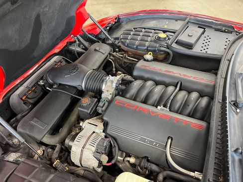 Used 2001 Chevrolet Corvette Coupe w/ Preferred Equipment Group2 RWD image 47