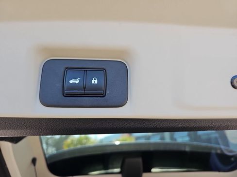 Used 2023 Nissan Ariya FWD image 17