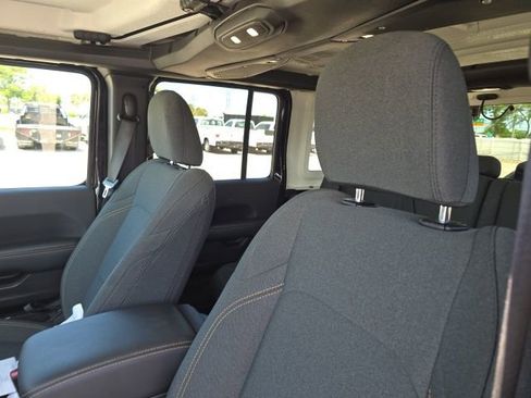 Used 2025 Jeep Wrangler Sahara w/ Safety Group image 8