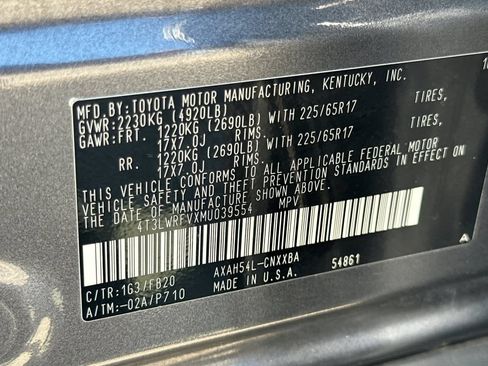 Used 2021 Toyota RAV4 LE AWD/4WD image 29