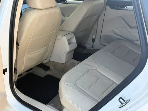 Used 2012 Volkswagen Passat TDI SE FWD image 12