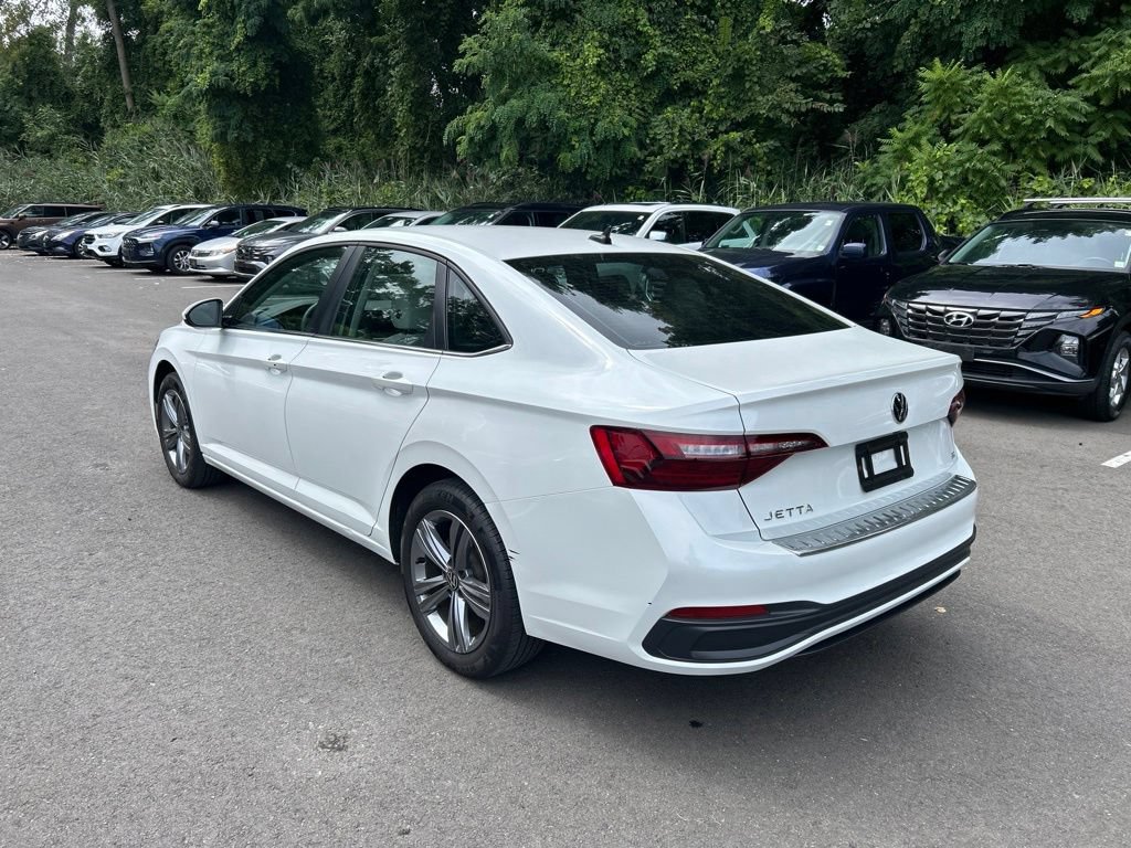 Used 2023 Volkswagen Jetta SE FWD image 7