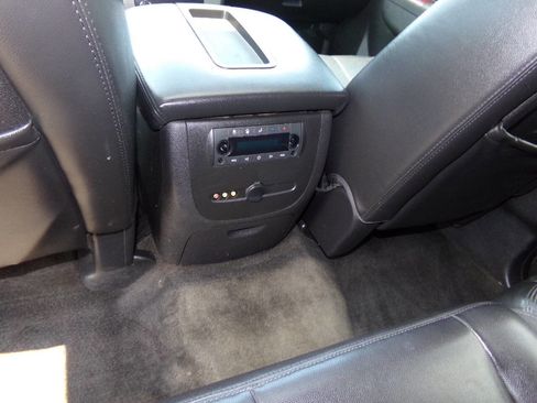 Used 2014 GMC Yukon XL SLT image 16