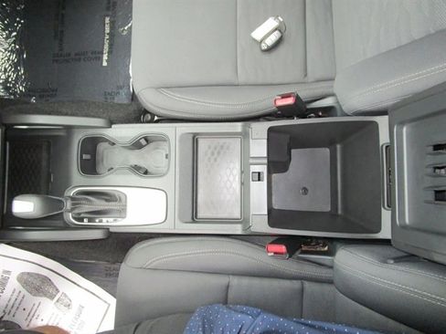 Used 2023 Nissan Frontier SV image 23