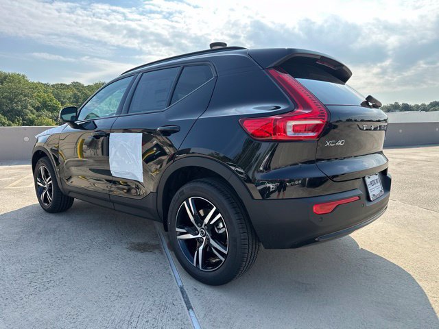 New 2026 Volvo XC40 B5 Core w/ Climate Package AWD/4WD image 5