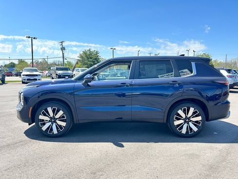 New 2025 Mitsubishi Outlander SE image 4