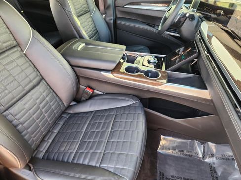 Used 2026 Cadillac Escalade Platinum Sport w/ LPO, ONYX Package AWD/4WD image 8