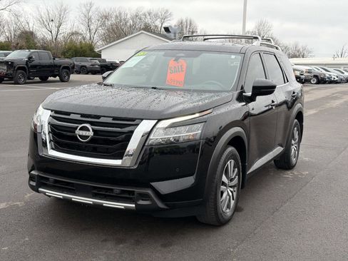 Used 2023 Nissan Pathfinder SL image 14