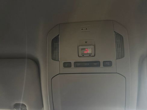 Used 2022 Toyota Highlander LE image 25