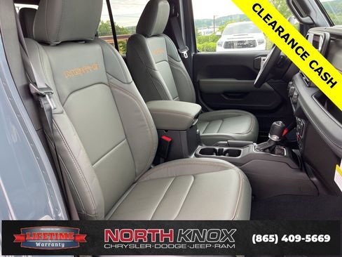 New 2025 Jeep Gladiator Mojave w/ Convenience Group image 28