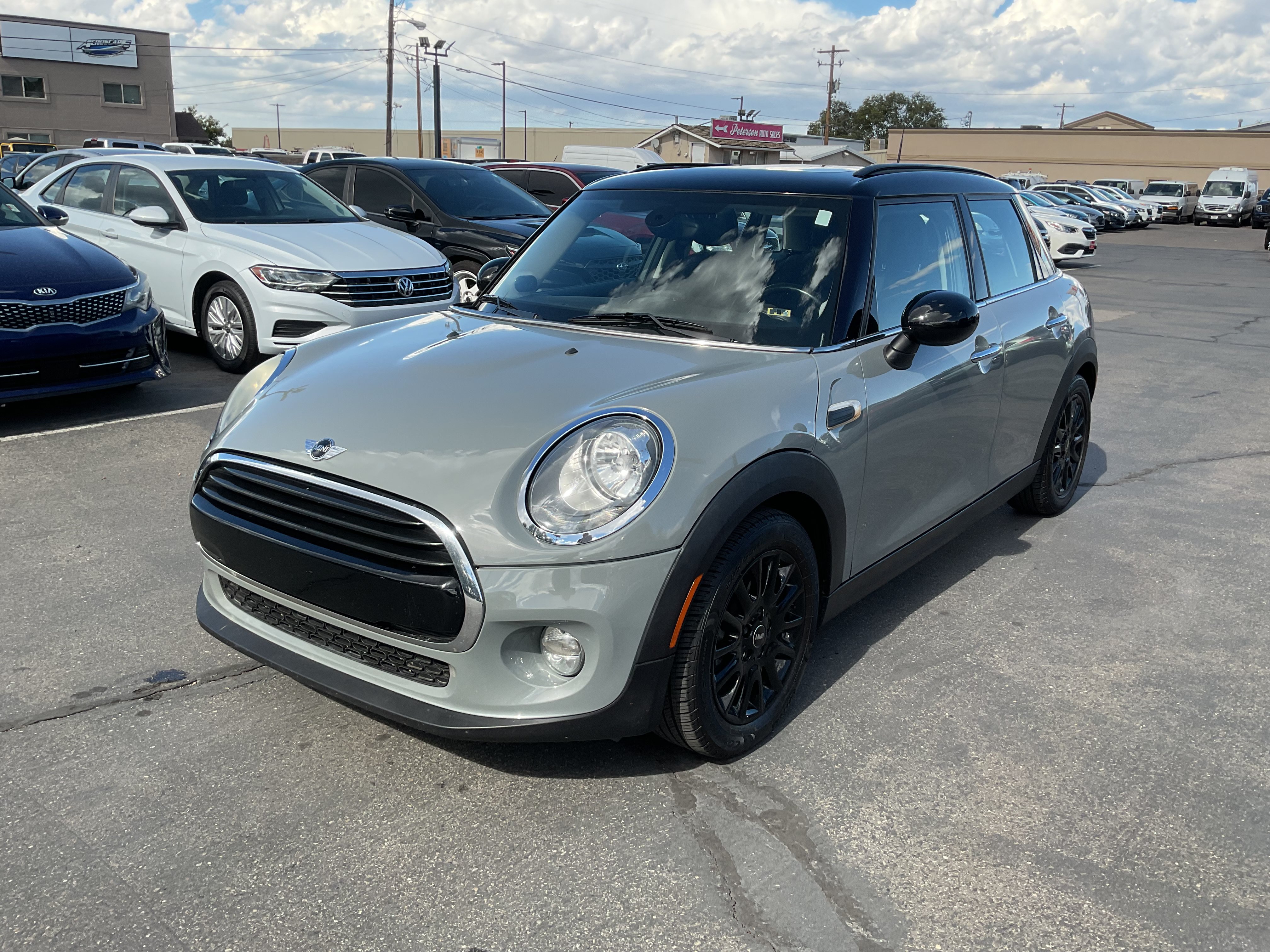Used 2016 MINI Cooper 4-Door Hardtop FWD image 2