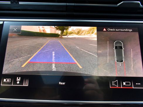 Used 2019 Audi Q8 Prestige w/ Luxury Package image 20