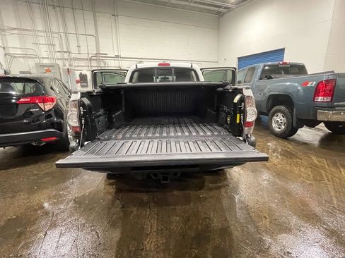 Used 2011 Toyota Tacoma 4x4 Double Cab w/ TRD Sport Pkg image 32