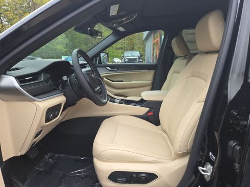 New 2026 Jeep Grand Cherokee Limited AWD/4WD image 12